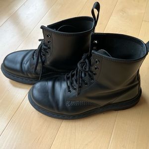 Dr Martens 1460 Mono 8 eye boot. Womens size 10. Used.
